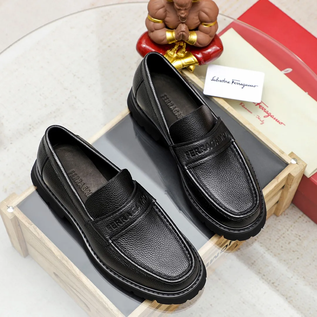 Men's shoes 💰460 🔥Ferragamo's new men's casual slip-on shoes🇨🇳Official website original 1:1 mold, original quality💯Fine workmanship, high-end luxury☘The upper is made of imported Italian first-layer cowhide🌴🐂Leather lining🍓Rubber wear-resistant and non-slip outsole, breathable and comfortable to wear🍍The first choice for high-grade men🍉3 colors available! Code number 38-45……